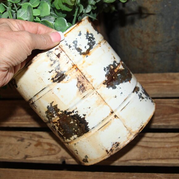 White Rustic Grungy Chippy & Aged Primitive Farmhouse Metal Can Pot w/Eucalyptus - Picture 7 of 9